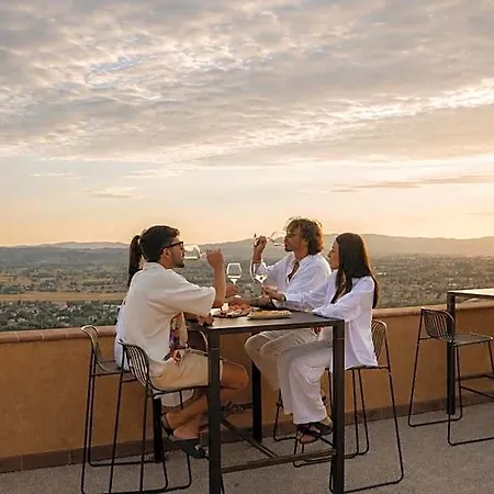 Semesteranläggning (resort) La Quercetta 4*